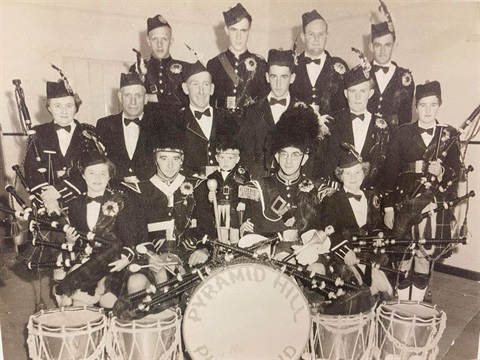 Pyramid Hill pipe band.jpg